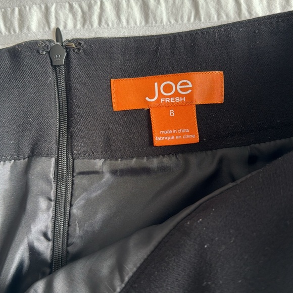 Black mini skirt - Picture 2 of 3